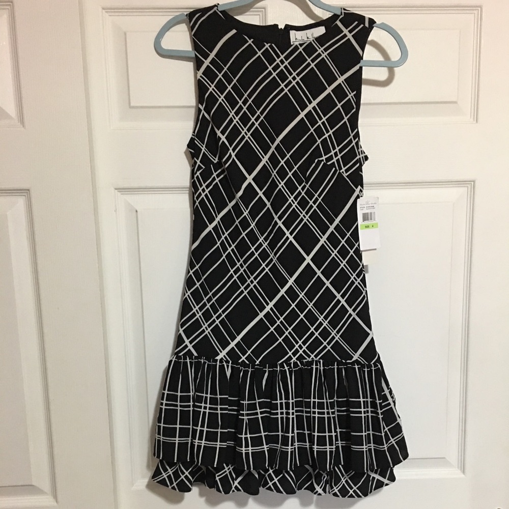 (NWT) Nicole Miller Dress with ruffle bottom